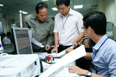 Gia tăng hài lòng của người dân về chất lượng công vụ, phục vụ là một thách thức lớn của TP.HCM. Ảnh: Quang Tuấn