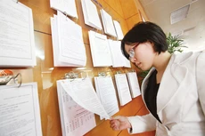 “Bêu tên” DNNN không công bố thông tin