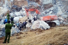 Hiện trường vụ sạt lở mỏ đá ở xã Yên Lâm, huyện Yên Định (Thanh Hóa) làm 8 người chết - Ảnh: Hà Đồng.