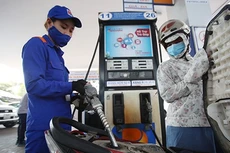 Giá xăng tăng cao nhất gần 1.000 đồng từ 15h30