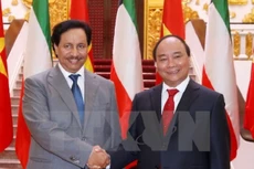 Thủ tướng Nguyễn Xuân Phúc và Thủ tướng Kuwait Sheikh Jaber Mubarak Al-Hamad Al-Sabad. (Ảnh: Thống Nhất/TTXVN)