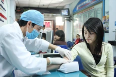 6 tháng đầu năm 2016 cho thấy sự tăng tốc của CPI chủ yếu do việc tăng giá các dịch vụ y tế. Ảnh: Lê Tiên