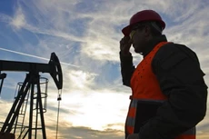 Sản lượng của OPEC trong tháng 4 có thể đã cao hơn nếu không có các sự cố gây gián đoạn nguồn cung dầu tại Kuwait, UAE, Venezuela và Nigeria - Ảnh: Bizmology.