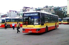 Xe buýt là một dịch vụ mà Hà Nội thực hiện rà soát lại đơn giá (ảnh nguồn Internet)