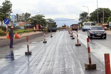 Dự án BOT Quốc lộ 1 đoạn Phan Thiết - Đồng Nai từng phải tạm dừng thu phí để sửa chữa một số đoạn bị hư hỏng nặng. Ảnh: A.M