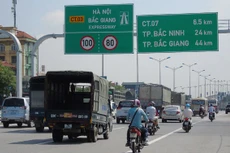 Cao tốc Hà Nội - Bắc Giang sắp phải đầu tư thêm 1.200 tỷ đồng để làm đường gom cho xe máy. Ảnh: Ngọc Hải