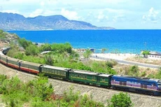 Đường sắt Việt Nam vẫn ì ạch và hiện gần như chưa có một dự án xã hội hóa nào triển khai thành công. Hệ thống đường sắt cũ kỹ, khổ đường hẹp, hiệu quả khai thác hạn chế.