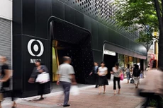 Liệu BOJ đã đưa ra chính sách hợp lý hay chưa khi mà vấn đề của tiêu dùng và đầu tư kém ở Nhật không phải bắt nguồn từ việc thiếu cung tiền mà bởi nhu cầu tín dụng quá yếu? - Ảnh: Reuters.