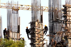 Giá thép tăng ảnh hưởng trực tiếp đến giá thành công trình. Ảnh: Lê Tiên