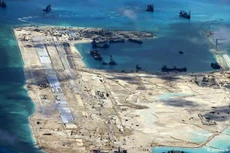 Trung Quốc tiến hành bồi lấp trái phép trên Đá Chữ Thập thuộc quần đảo Trường Sa của Việt Nam. (Nguồn: DPA)