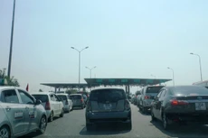 Thu phí rề rà: Thủ phạm gây ùn tắc giao thông