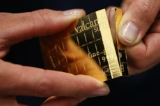 Giá vàng thế giới mất 1% trong tuần qua.