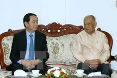 Chủ tịch nước Trần Đại Quang đến thăm ông Khamtay Siphandonm, nguyên Chủ tịch Đảng Nhân dân cách mạng Lào, nguyên Chủ tịch nước CHDCND Lào. (Ảnh: Nhan Sáng/TTXVN)