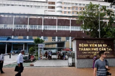 Số điện thoại của bên mời thầu - Bệnh viện Đa khoa TP. Cần Thơ luôn trong tình trạng không ai nghe máy. Ảnh: NC st