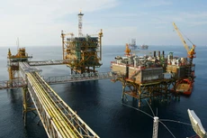 Giá dầu giảm là một trong những nguyên nhân khiến tốc độ tăng trưởng GDP giảm sút. Ảnh: Huyền Trang 