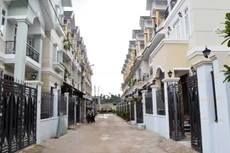 Một dự án nhà phố xây sẵn đang bàn giao cho khánh hàng tại quận 12, TP HCM. Ảnh: Vũ Lê