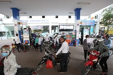 Xăng tiếp tục tăng giá từ 15h