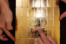 Giá vàng tăng 28% trong thời gian qua nhờ việc Fed chưa thể tăng lãi suất. Ảnh:AFP