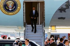 Tổng thống Obama bước xuống từ chuyên cơ tại sân bay thành phố Hàng Châu, Trung Quốc. Ảnh: Reuters