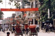 Phố cổ Hà Nội thập niên 90 trong ảnh của Đại sứ Nhật