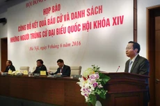 Trưởng ban Công tác đại biểu Quốc hội Trần Văn Túy công bố kết quả cuộc bầu cử đại biểu Quốc hội khóa XIV. Ảnh: Bích Thủy