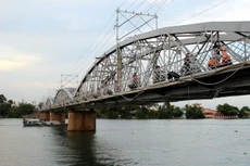 Sẽ chạy tàu qua cầu Ghềnh từ 26/6