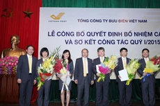 Phó Tổng giám đốc VietnamPost, tân Chủ tịch Hội đồng quản trị PTI Nguyễn Minh Đức (thứ hai từ phải sang) tại lễ công bố quyết định bổ nhiệm cán bộ và sơ kết công tác quý I/2015