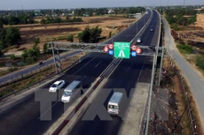 Lập đoàn kiểm tra thu phí đường bộ tại các trạm đăng kiểm