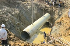 Từ tháng 2/2012 - 9/2015, tuyến ống dẫn nước đã bị vỡ 14 lần, phá hủy 18 cây ống composite cốt sợi thủy tinh, khiến doanh nghiệp khai thác phải chi hơn 13,4 tỷ đồng để sửa chữa, khắc phục sự cố.