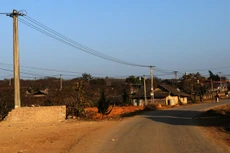 Thời gian thực hiện hợp đồng Gói thầu số 01: Thi công xây dựng hạng mục công trình đường giao thông là không quá 450 ngày. Ảnh: LTT