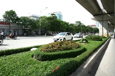 Kết quả lựa chọn nhà thầu thực hiện hàng loạt gói thầu dịch vụ công ích tại Hà Nội không được công khai khiến dư luận càng băn khoăn về nghi vấn “giao dịch ngầm”