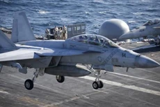 Chiến đấu cơ F/A-18 Super Hornet cất cánh từ tàu sân bay Ronald Reagan, Mỹ. Ảnh: Reuters