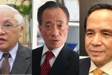 Từ trái qua: TS. Phạm Sỹ Liêm; Chuyên gia tài chính ngân hàng Nguyễn Trí Hiếu; Ông Lê Hoàng Châu.