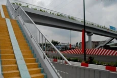 Samsung Thái Nguyên xây cầu vượt cho người đi bộ