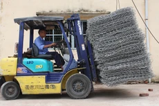 Doanh nghiệp siêu nhỏ hiếm khi được chính quyền địa phương quan tâm, ưu đãi. Ảnh: Nhã Chi