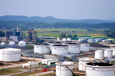 Bên cạnh Kho chứa dầu nổi của Nhà máy lọc dầu Dung Quất, tỉnh Quảng Ngãi đang kiến nghị bổ sung thêm kho ngầm để phục vụ Nhà máy lọc dầu Dung Quất và cho cácdoanh nghiệp khác thuê chứa sản phẩm kinh doanh.