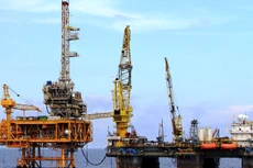 Giá dầu giảm sâu khiến các công ty dịch vụ dầu khí lao đao. Ảnh: Nhật Bắc