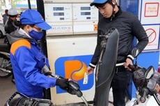 Việc tăng giá bán lẻ trong bối cảnh người tiêu dùng vẫn chịu thiệt thòi về cách tính được đánh giá là "không sòng phẳng". Ảnh: N.M