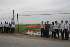 Lễ bàn giao mặt bằng xây dựng sân vận động xã Hoàng Diệu. Ảnh: do bên mời thầu cung cấp