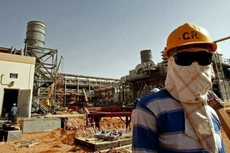 Giá dầu vượt 40 USD/thùng