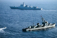 Tàu quân sự Trung Quốc tại Biển Đông hồi tháng 5. Ảnh: AFP.