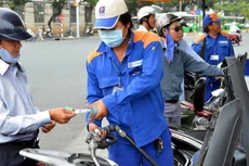 Hôm nay, giá xăng giảm 900 đồng/lít?