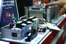 Kim ngạch nhập khẩu các linh kiện, phụ tùng trong năm 2015 của Việt Nam lên tới 54 tỷ USD. Ảnh: Lê Tiên