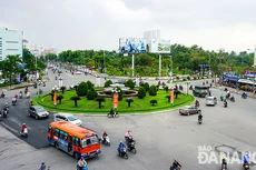 Bùng binh Điện Biên Phủ - Lê Độ - Nguyễn Tri Phương là nút giao thông lớn nhất trên đường Điện Biên Phủ (ảnh: Báo Đà nẵng)