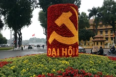 Hà Nội rực rỡ chào mừng Đại hội Đảng toàn quốc lần thứ XII