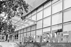 Cơ quan điều tra xác định, Phòng Giao dịch Quang Minh - BIDV Tây Hà Nội đã phát hành Thư bảo lãnh thanh toán và cho vay vượt giá trị tài sản bảo đảm 