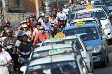 Giá cước vận tải bằng xe ô tô thực hiện theo cơ chế thị trường. (Ảnh minh họa: KT)