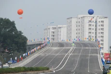 Thông xe cầu vượt thép “khủng” nhất Hà Nội