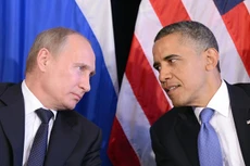 Tổng thống Nga Vladimir Putin (trái) và người đồng cấp Mỹ Barack Obama hồi năm 2012 trò chuyện bên lề hội nghị thượng đỉnh G20 ở Los Cabos, Mexico. Ảnh: AFP