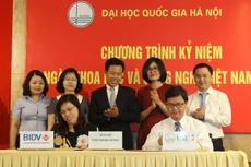 Đại diện BIDV Tây Hà Nội và ĐHQGHN ký kết thỏa thuận